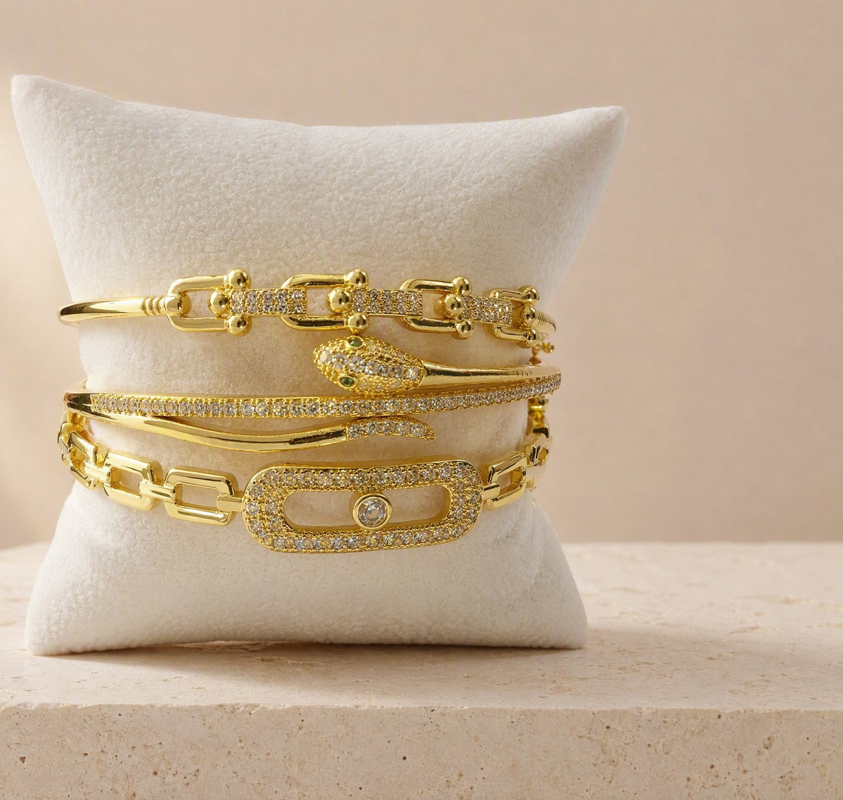 Set di 3 Bracciali Eleganti in Acciaio inossidabile con zirconi.
