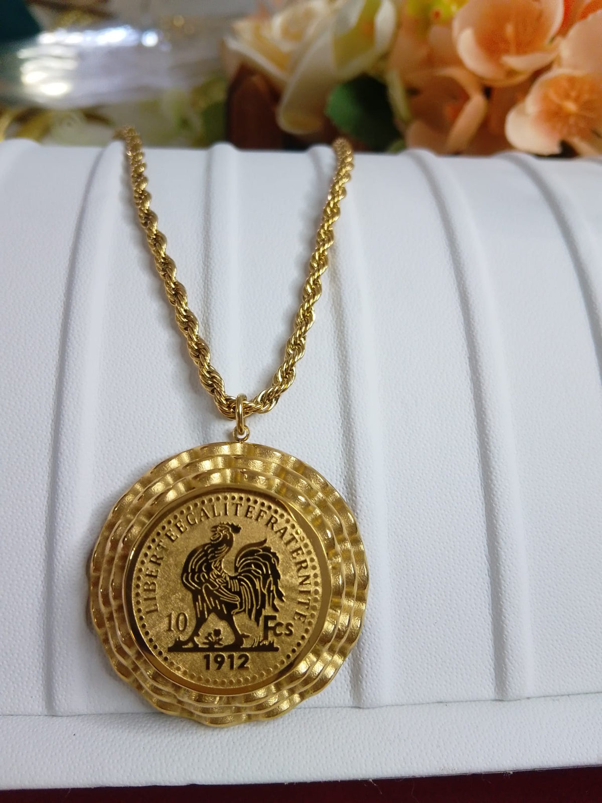 Collana con Pendente a Moneta e Catena a Corda in Acciaio Inossidabile Dorato - Stile Vintage