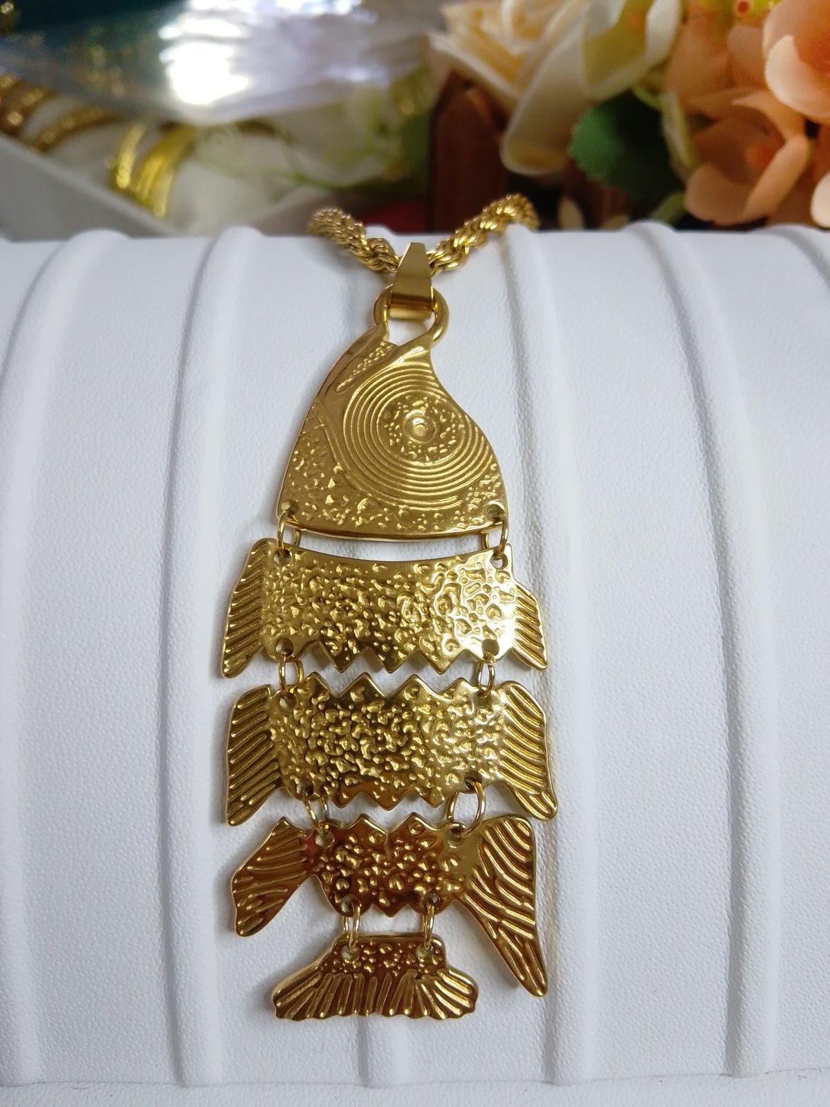 Collana lunga in acciaio inossidabile dorato con ciondolo a forma di pesce