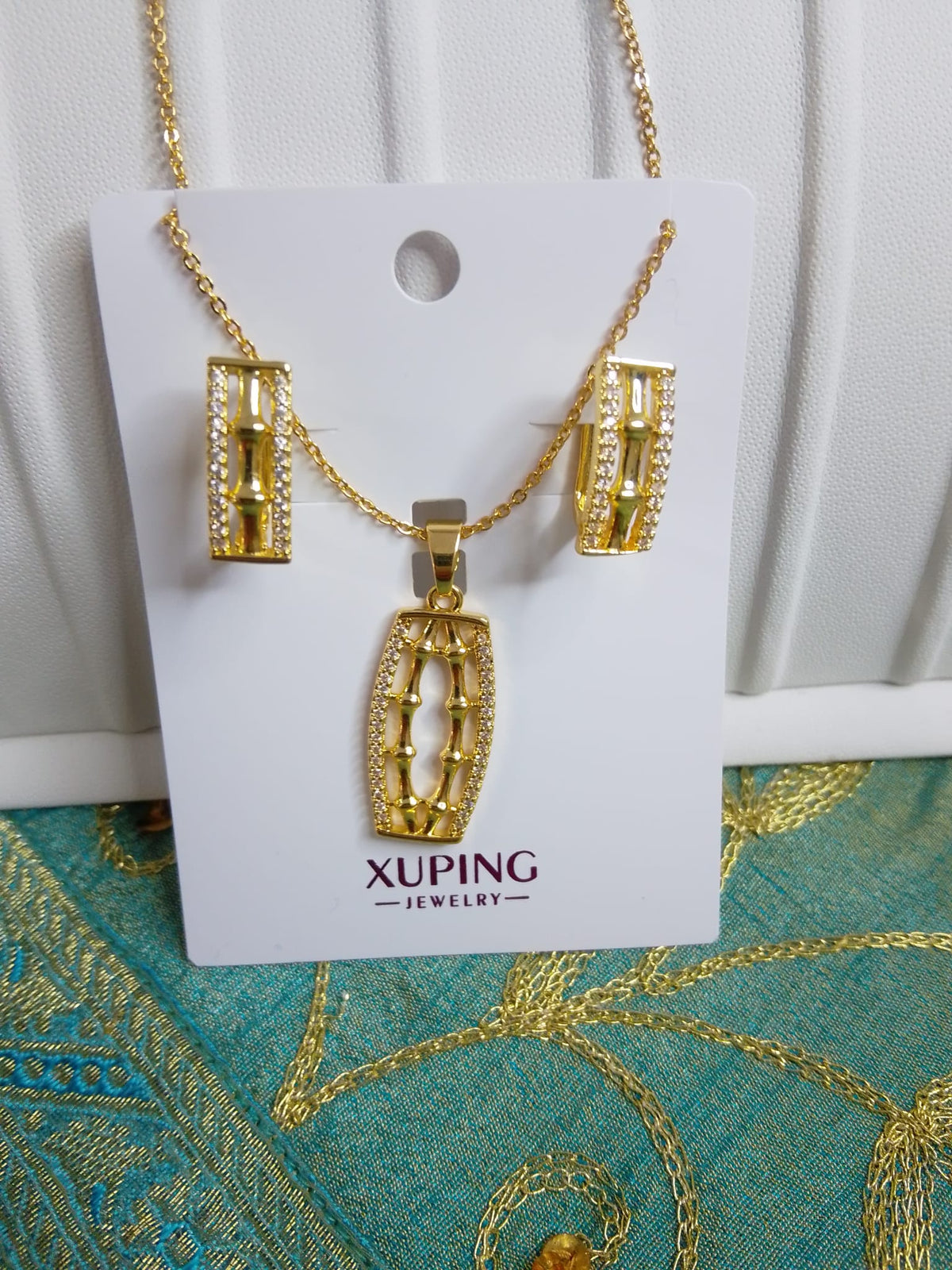 Set Gioielli Donna Colore Oro, Collana e Orecchini con Zirconi e Motivo Geometrico Elegante, Parure Stile Inossidabile