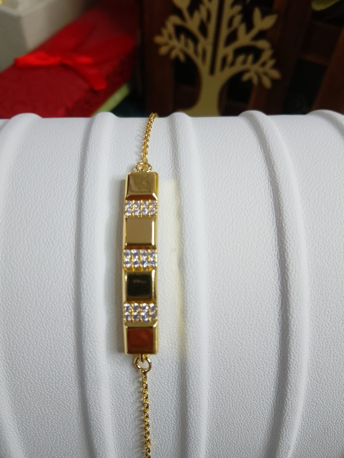 Bracciale in Acciaio Inox Dorato con Piastrine Geometriche e Zirconi