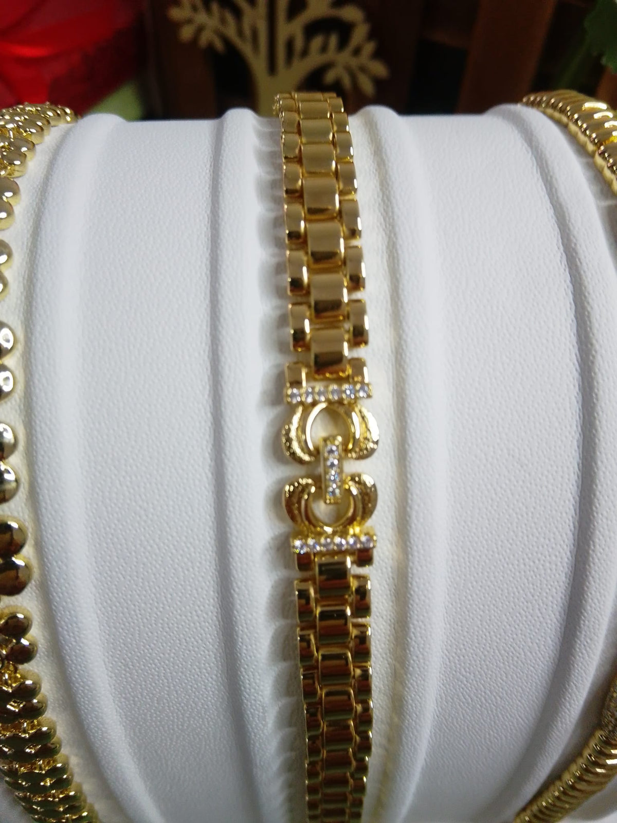 Bracciale Donna in Acciaio Inox Dorato con Maglia Elegante e Zirconi