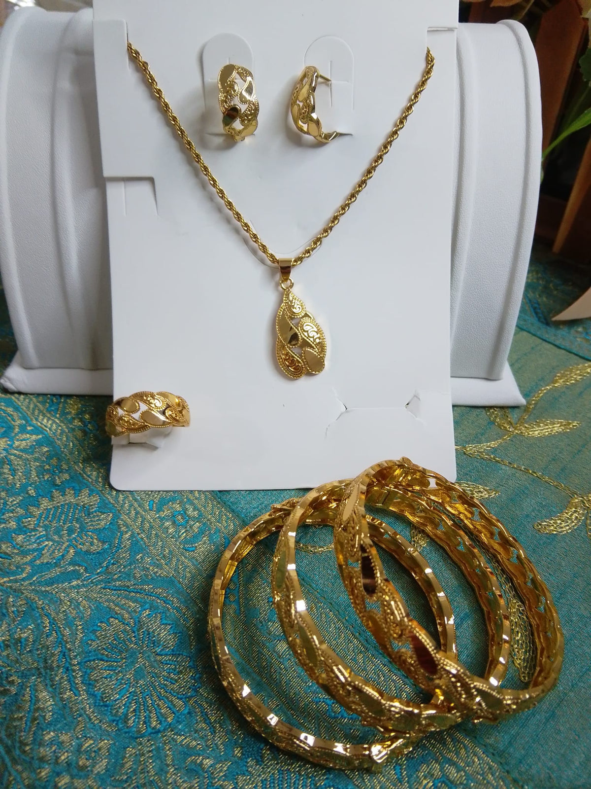 Parure Comlpeto in Acciaio Inossidabile Dorato