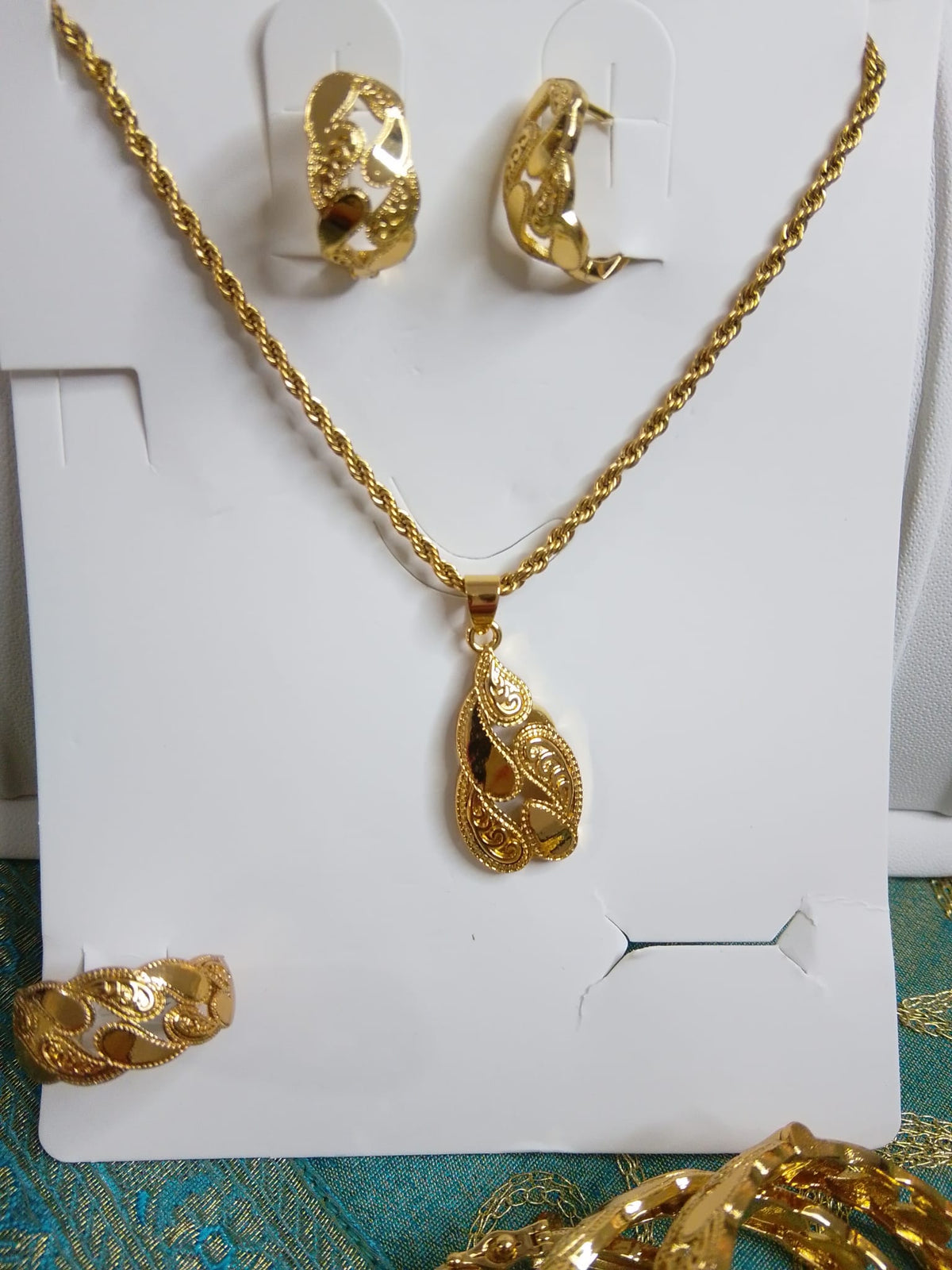 Parure Comlpeto in Acciaio Inossidabile Dorato