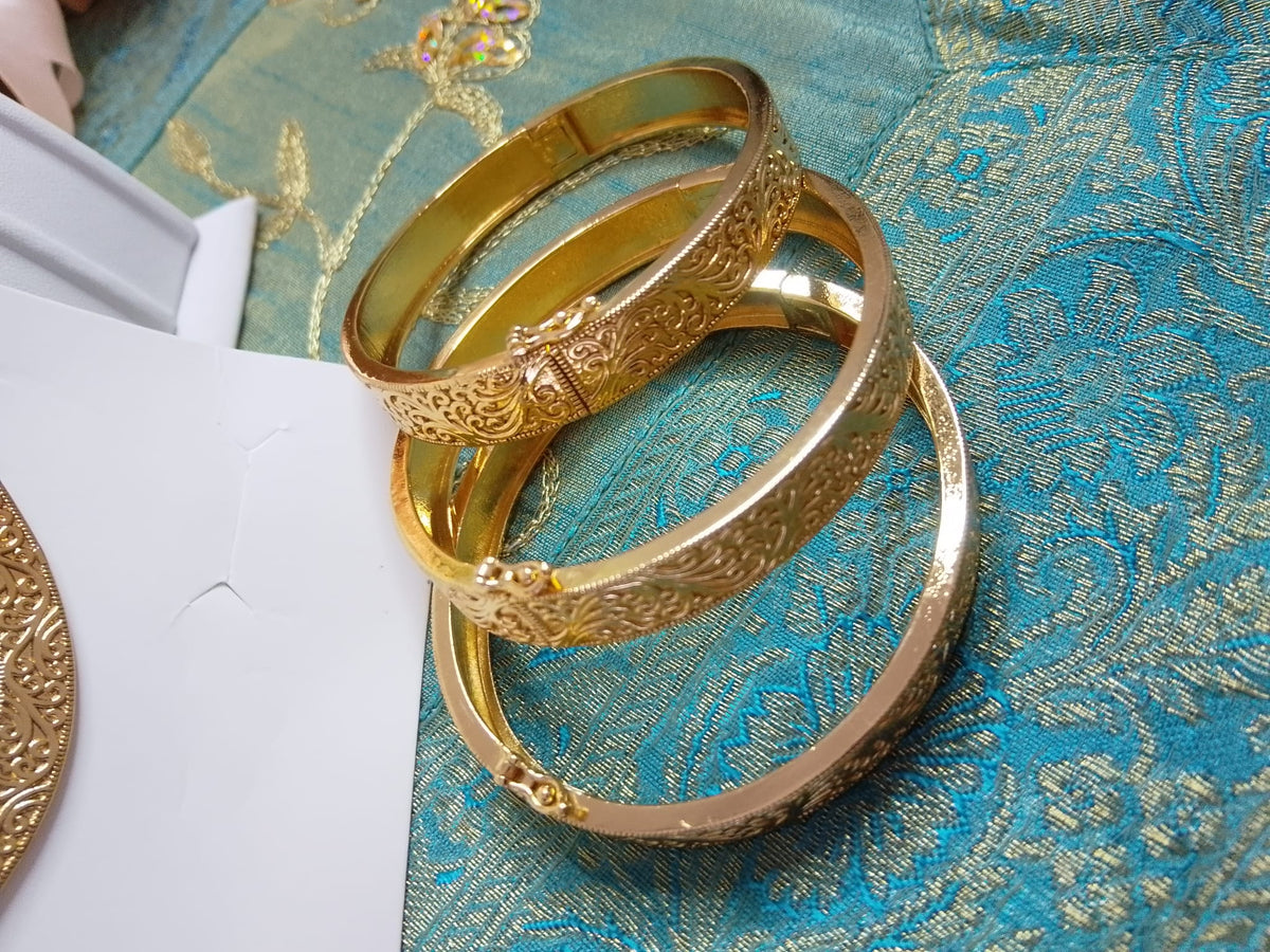 Completo Gioielli in Acciaio Inossidabile Collana, Orecchini, Anello e Bracciali